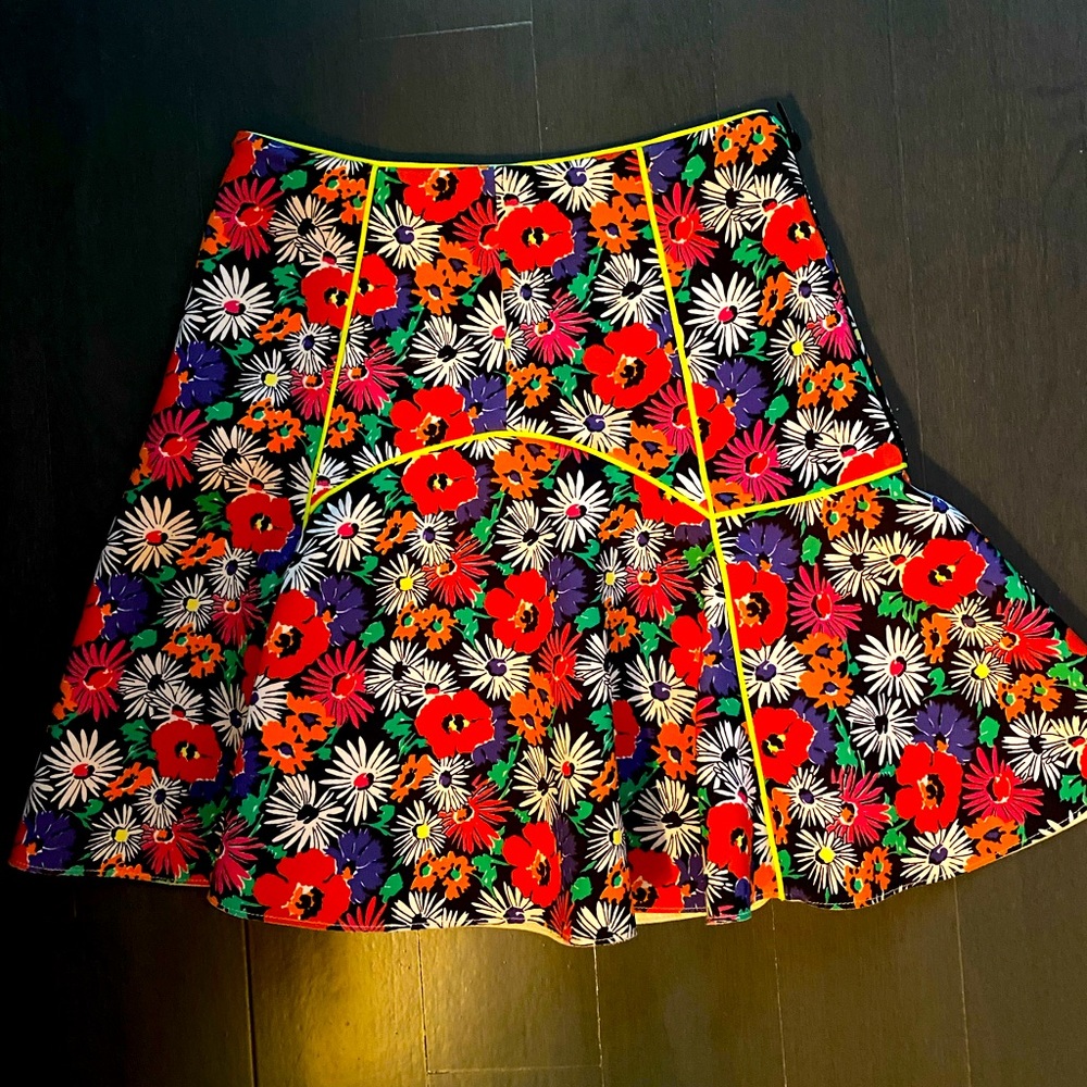 Veronica Beard neoprene printed flounce skirt